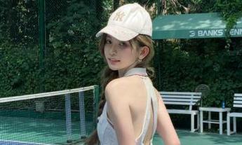 丽柜 – 带你走进子晴最新作品集，棉袜写真中蕴含的温柔与活力