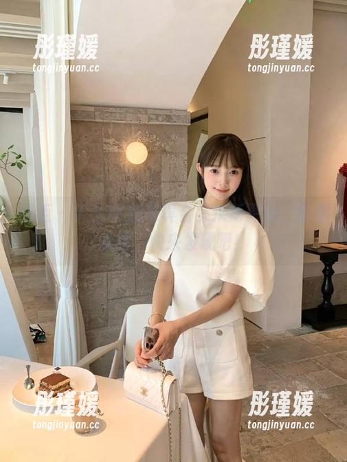 丽柜 - 尔尔JK的写真合集焕新更新，青春永驻，快来发现吧！