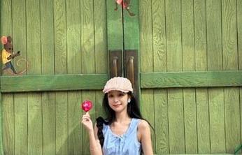丽柜 – 为什么左左的私拍美足图包总能抓住我？她的魔力你也想知道吧？