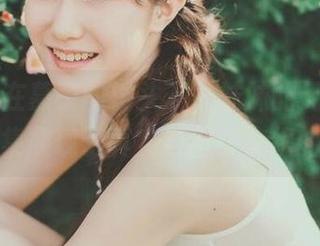 丽柜 – 在慕子的镜头下，妹妹的无圣光写真图集展现了真实与幻想交织的美丽