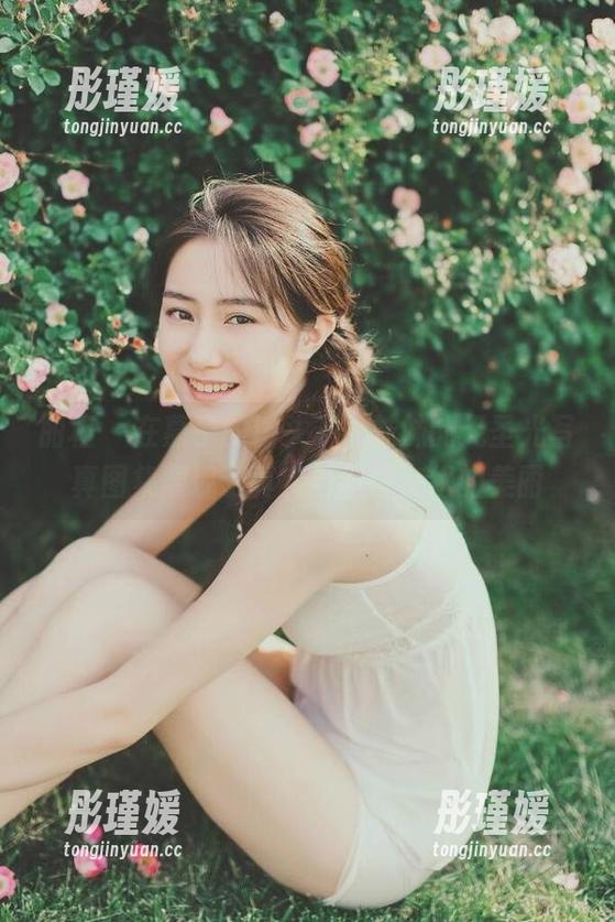 丽柜 - 在慕子的镜头下，妹妹的无圣光写真图集展现了真实与幻想交织的美丽