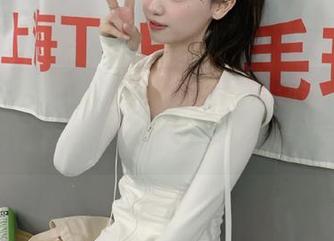 丽柜 – 短裙风情无限，文欣带你领略美图中的青春气息，图集让你陶醉不已！
