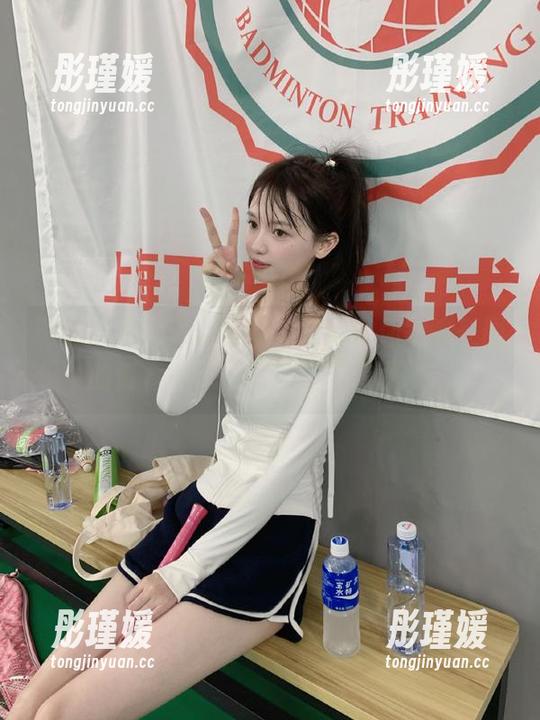 丽柜 - 短裙风情无限，文欣带你领略美图中的青春气息，图集让你陶醉不已！