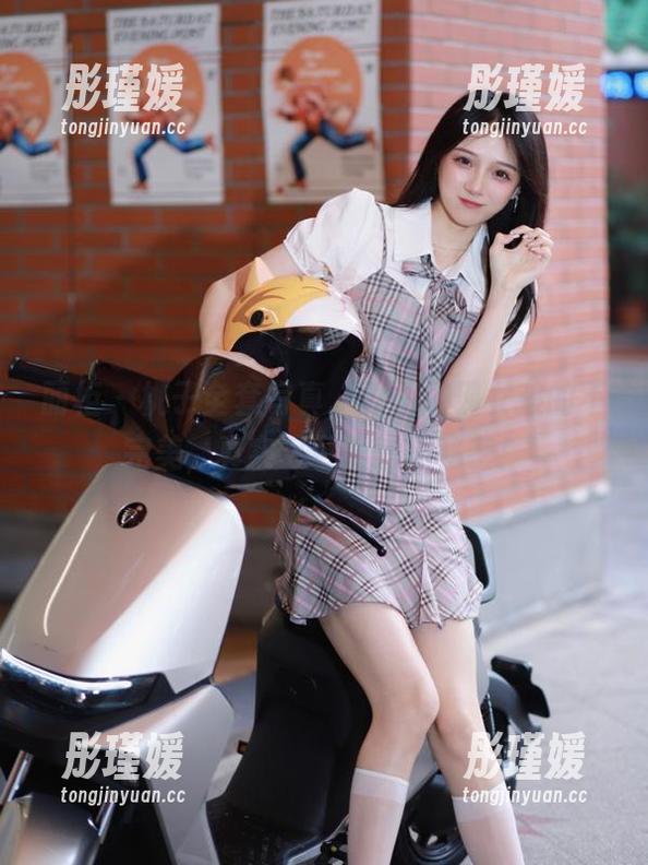 丽柜 - 桃子全套写真，原图展现女孩的不完美，真实又可爱的小秘密！