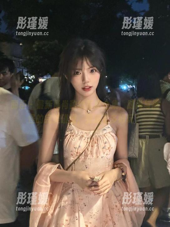 丽柜 - 最新肖肖豹纹写真合集，时尚与搞怪的完美碰撞，到底有多好玩？
