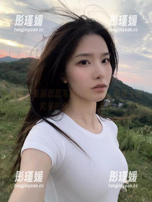 丽柜 - 最新蕊蕊写真作品来袭，丽莲主题完美融合了艺术与自信
