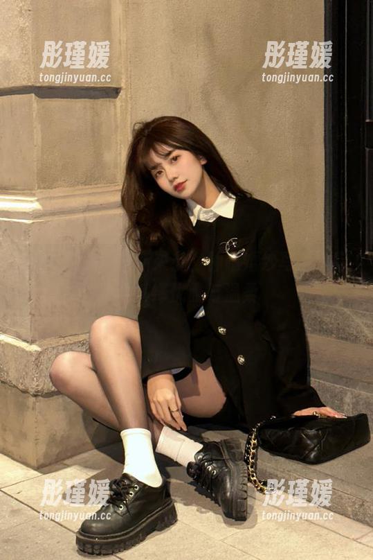 丽柜 - 美图更新来袭：钟晴婚纱写真，完美演绎优雅与温柔