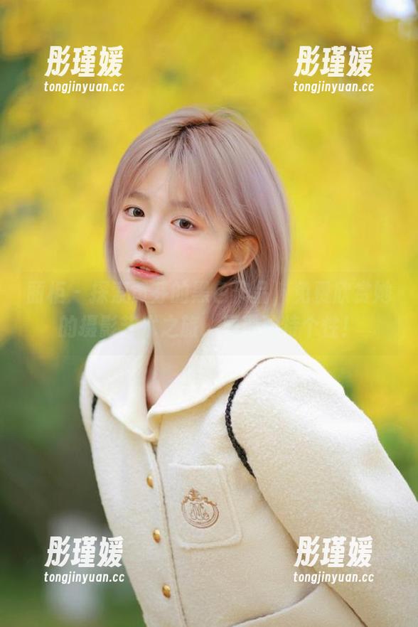 丽柜 - 探索黄芬的黑色作品，免费欣赏她的摄影艺术之旅，展现独特个性！