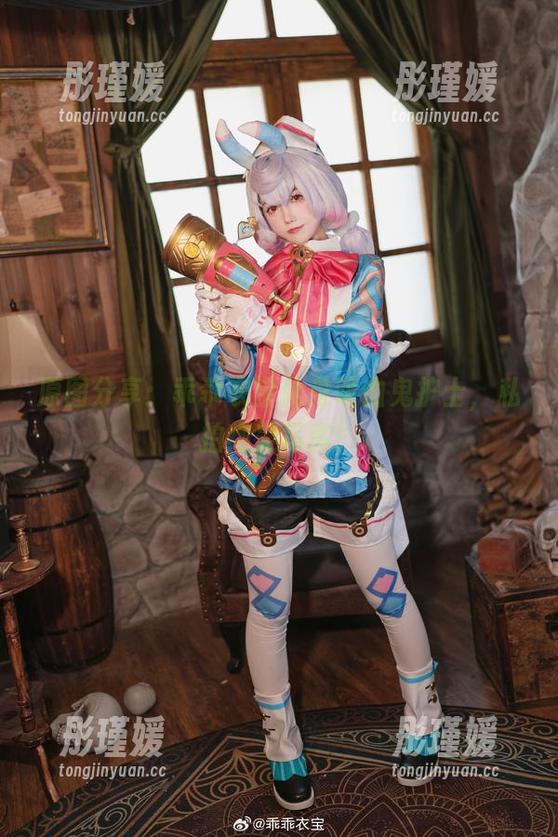 原图分享：乖乖衣宝化身吸血鬼护士，私拍绝美写真！