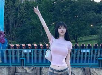 微密圈 – 全新图包更新：于芷晴呈现丝袜之美，细腻瞬间不容错过