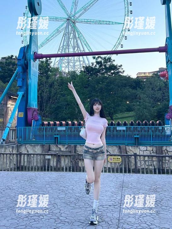 微密圈 - 全新图包更新：于芷晴呈现丝袜之美，细腻瞬间不容错过