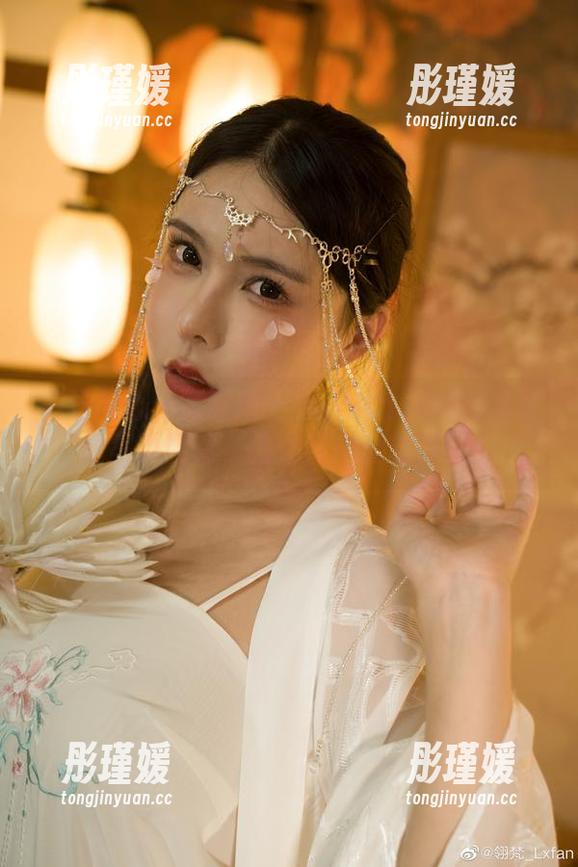 视觉与心灵的碰撞：亚马逊鲶鱼推出裤里丝写真图集，为你带来全新体验！