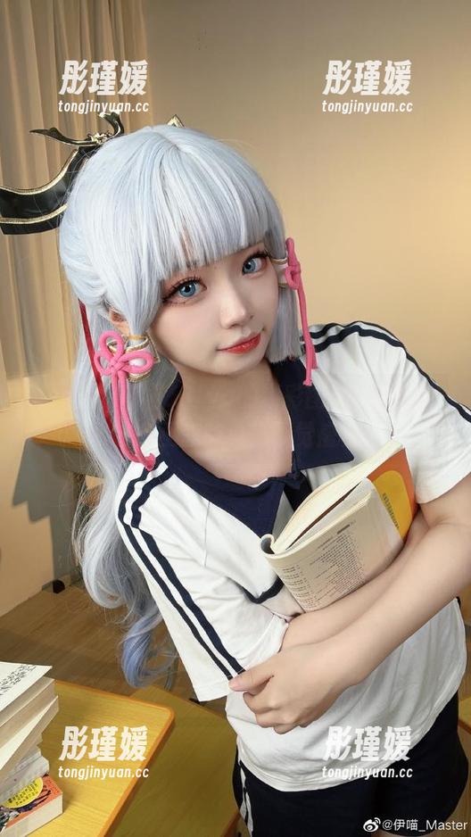 沉浸于伊喵君_Nya的精彩图包，观看明日方舟巫恋的独特视觉盛宴！