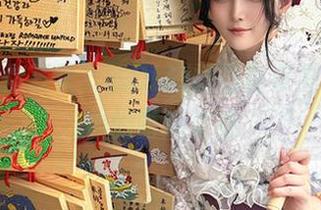发现“你夏夏”的OL短裙写真资源，释放你的时尚灵感
