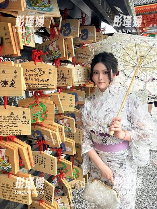 发现“你夏夏”的OL短裙写真资源，释放你的时尚灵感