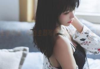 倦倦喵全新更新：纯白主题写真，原图分享带来视觉盛宴