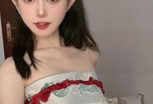 倦倦喵的女同事写真，cos情节中的每一次变换都让人心动不已