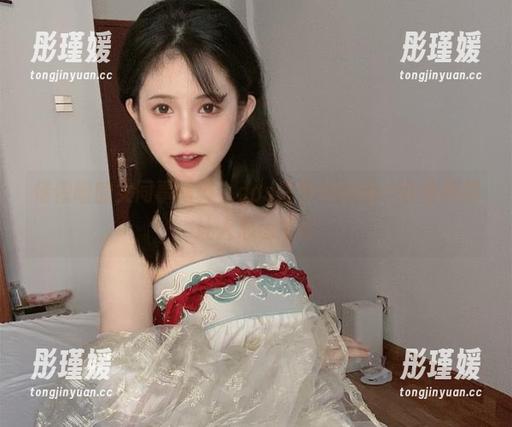 倦倦喵的女同事写真，cos情节中的每一次变换都让人心动不已