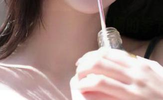 克拉女神 – 在这个阳光明媚的季节，佳莹的夏天写真福利为你开启一场视觉与心灵的美丽之旅！