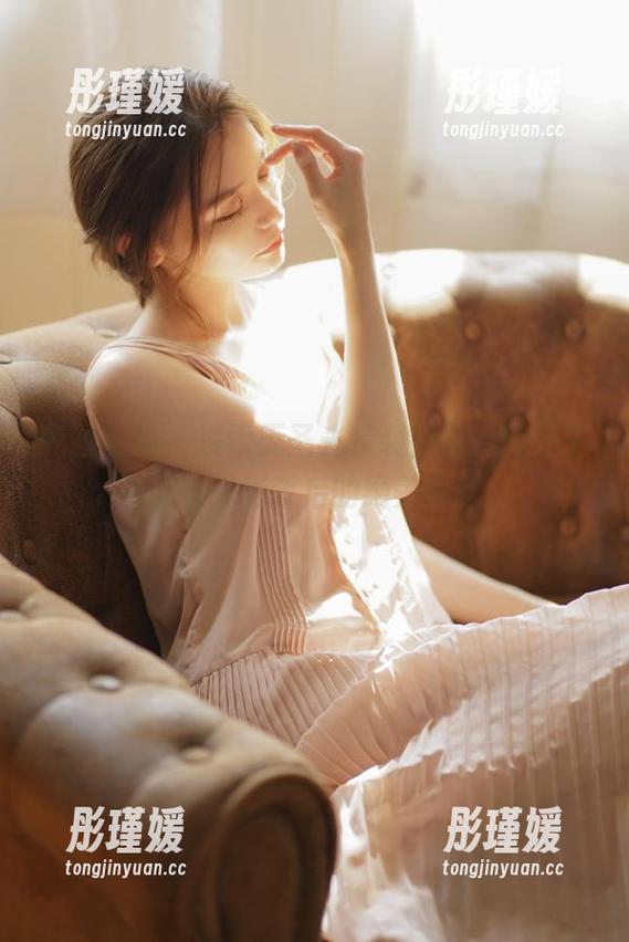 克拉女神 - 凌雪无圣光套装图包，揭开了隐藏在光影背后的绝美容颜！