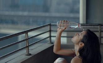克拉女神 – 在线获取宋黛镂空作品，高清艺术照流露独特个性