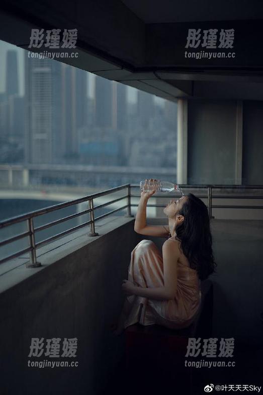 克拉女神 - 在线获取宋黛镂空作品，高清艺术照流露独特个性
