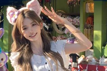 克拉女神 – 感受职场风尚：芊芊最新写真集带你领略职业装的无限魅力