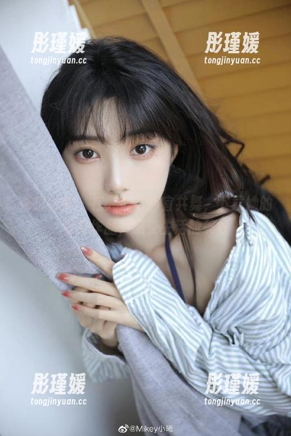 克拉女神 - 在天台与静宜共舞，下载她的写真作品，感受生活的美好