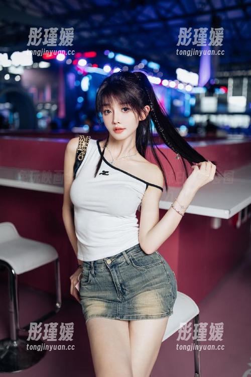 兔玩映画全新资源上线：妹妹白丝袜套图带你感受温柔魅力