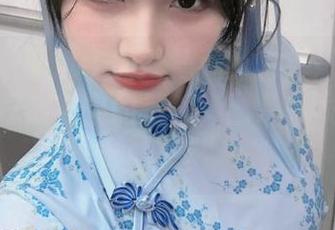 在兔玩映画献上的双马尾的白色居家服作品中，探索其中的每一幅图片，发现纯粹的美！