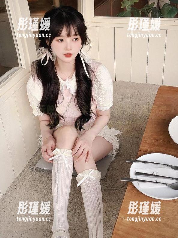 畅享兔玩映画“一半袜子”图包，带你走进细腻动人的写真作品