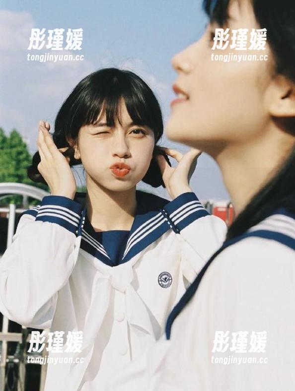 解锁兔玩映画美图，一起欣赏沙发上的白丝写真魅力