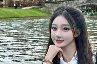 兔玩映画精美私拍图集：和小姐姐在阳光下的公园探险