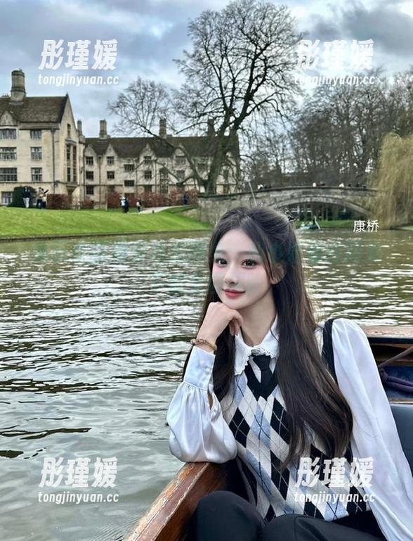 兔玩映画精美私拍图集：和小姐姐在阳光下的公园探险