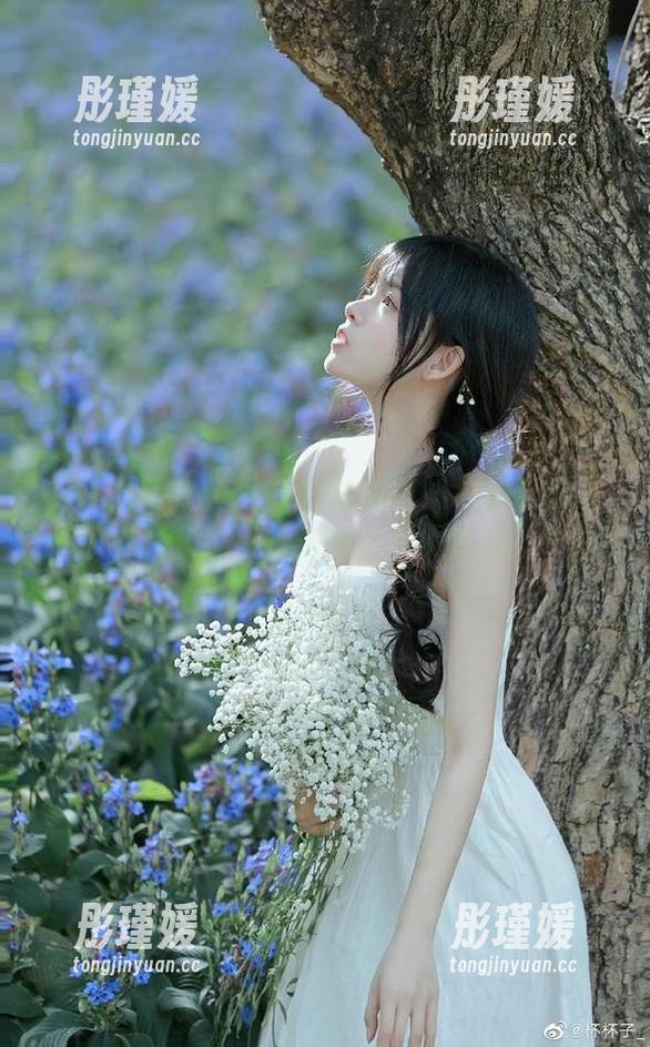 初夏女神 - 不容错过的双双奶牛最新作品，精彩图片带你进入梦幻世界！