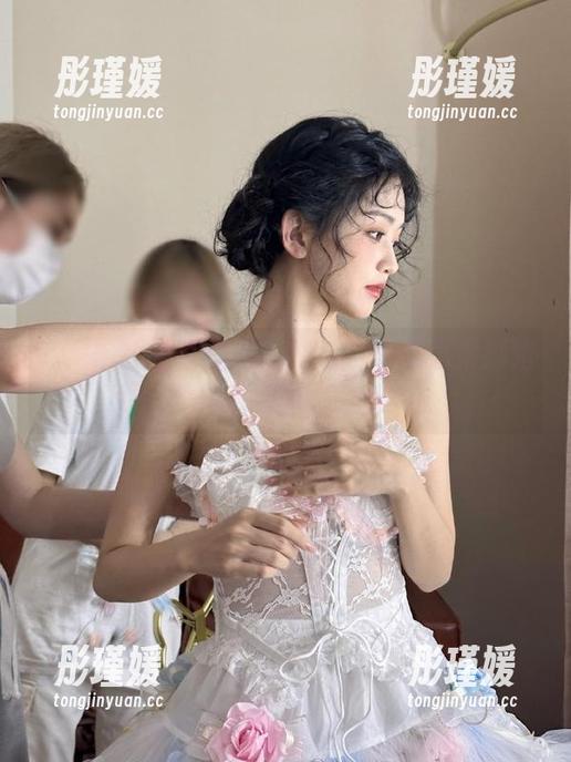 微密圈 - 重磅更新！十万口草莓粥粥御姐精彩作品集独家上线！