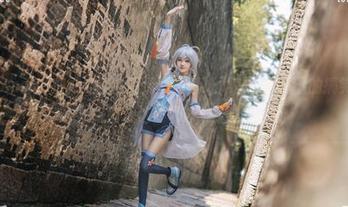 南桃Momoko在泳池里的高清写真壁纸竟是水中小丑的搞笑秀，快来围观这一场泳池狂欢！
