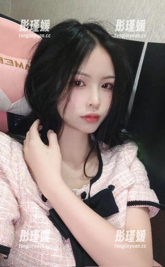 最新写真集来袭！可可老师与《大凤》的梦幻之旅让你心动不已。