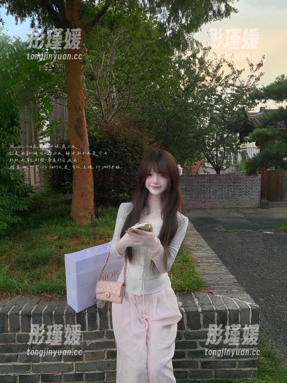 微密圈 - 不同风格的碰撞，周妍希黑丝系列写真照片合集让人惊艳！