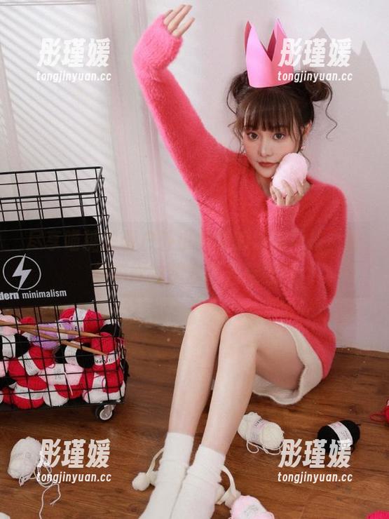 尽享喵糖映画户外小黄帽的清新风格，捕捉瞬间的精彩写真与图片