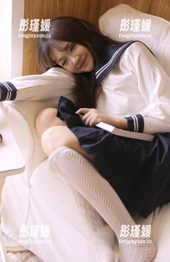 喵糖映画独家发布：原图呈现同桌水手服的私拍绝美风情
