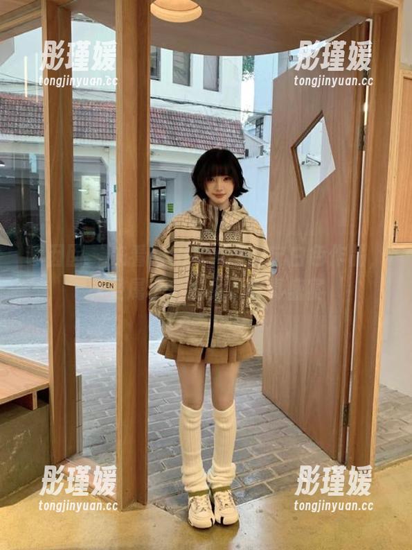 嗲囡囡 - 来看看SiByl李思宁白色作品，享受属于你的免费写真盛宴