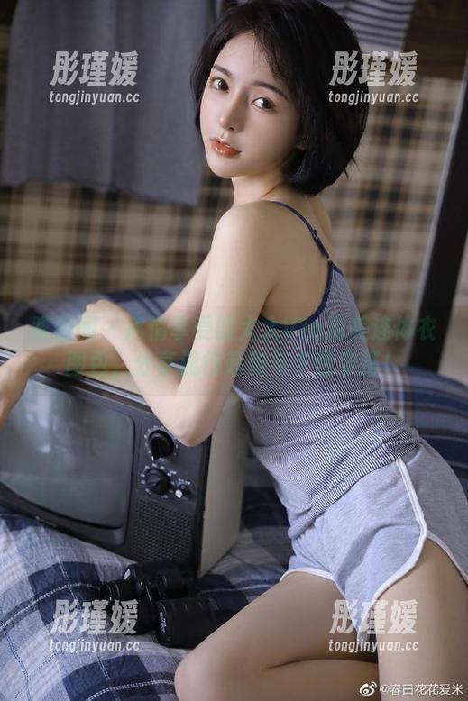 嗲囡囡 - 尽情享受晗大大Via精美连体衣图包，分享流行趋势与个性穿搭！