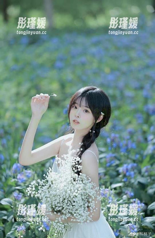 嗲囡囡 - 短暂的宁静：江念鱼浴室写真原图和壁纸的独特魅力分享！