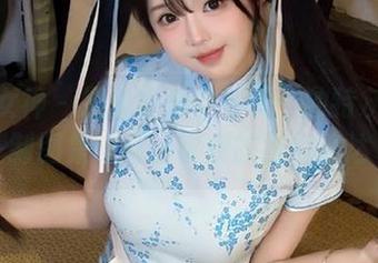 头条女神 – 冯雪娇为你呈现：独特灰丝定制图集，打破常规的时尚表达