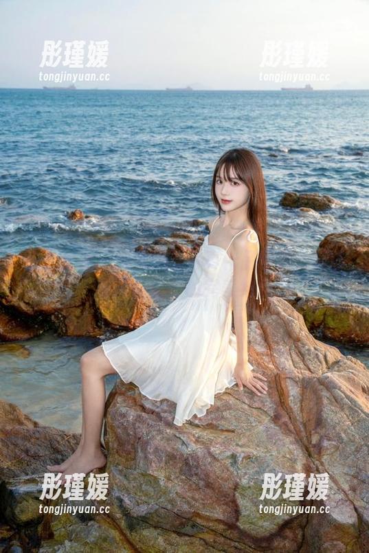 头条女神 - 文雪黑丝写真作品图库：解锁时尚与个性的完美结合