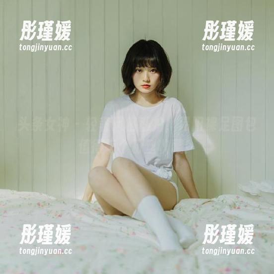头条女神 - 轻奢风格私拍，易阳裸足图包值得每个粉丝收藏！