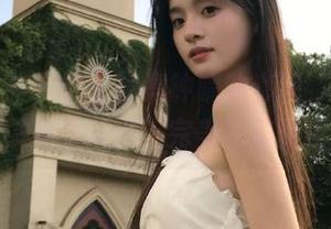 头条女神 – 微光照亮钟晴的套图，带你一起发现生活中不完美的美丽瞬间