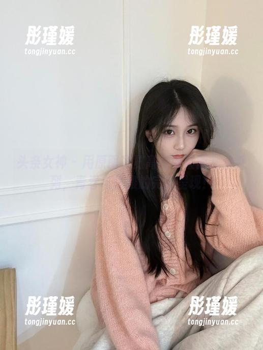 头条女神 - 用原图尽览高韩菲最新制服系列，青春与优雅的完美呈现！