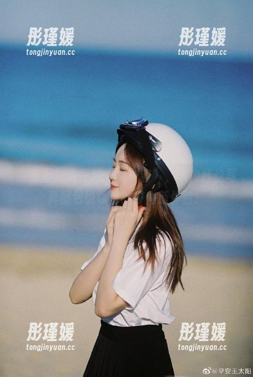 微密圈 - 绚丽的“女刺客”，车内红丝写真图包引领你的时尚新体验！